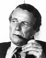 David Ogilvy med pipan i mun